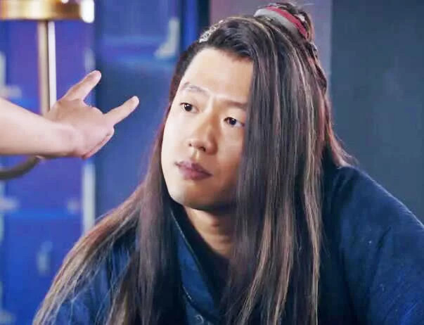 而凌潇肃在《斗破苍穹》中饰演的角色叫做韩枫,是一个特别有实力,诡计
