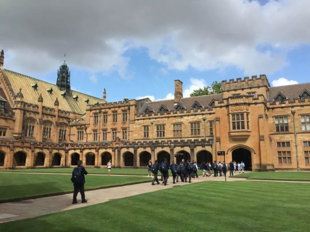 并不存在教会学校和私立学校的区别,因为澳洲的私立学校几乎都是教会