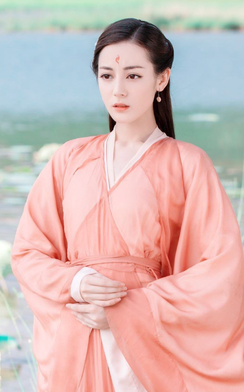 白凤九最美的5套衣服:图1像少女,图3高贵,图5才让帝君动心