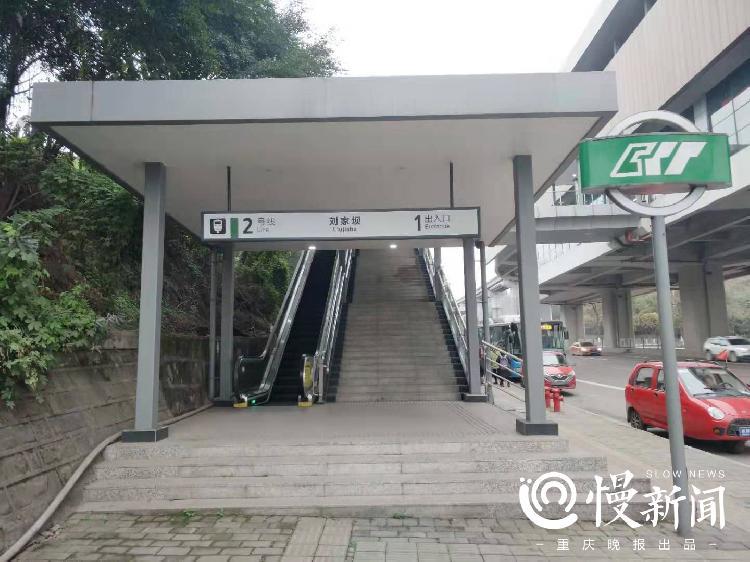 刘家坝站1出入口加装的雨棚强化电扶梯维护保养市民出行更省心便捷