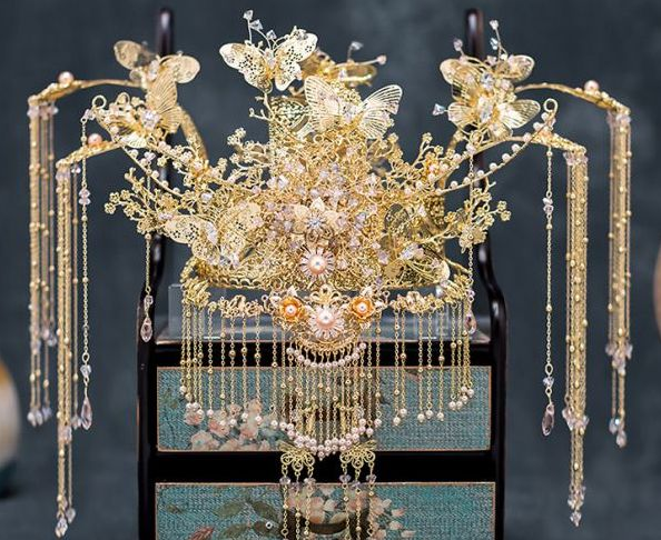 心理学:选一个最喜欢的凤冠,测前世的你会成为谁的新娘?