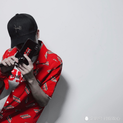 网红黑脸v到底长什么样?看到他罕见的正脸照,原来是一个大帅哥