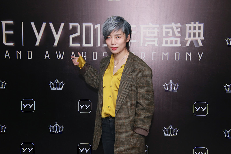 大张伟携网红主播齐唱嗨歌 坦言曾对直播有误