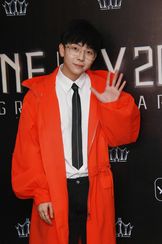 大张伟携网红主播齐唱嗨歌 坦言曾对直播有误