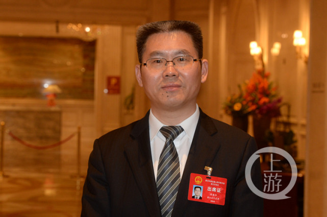 区委书记袁勤华:为传统产业插上"智"膀