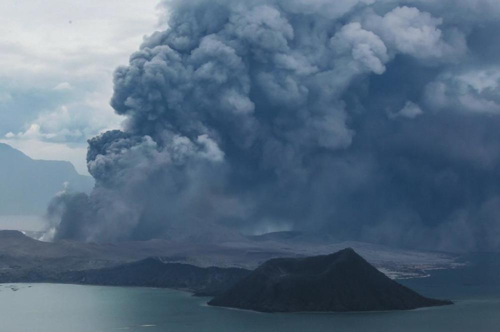吕宋岛南部塔尔火山强烈喷发,菲律宾为什么有这么多活火山?