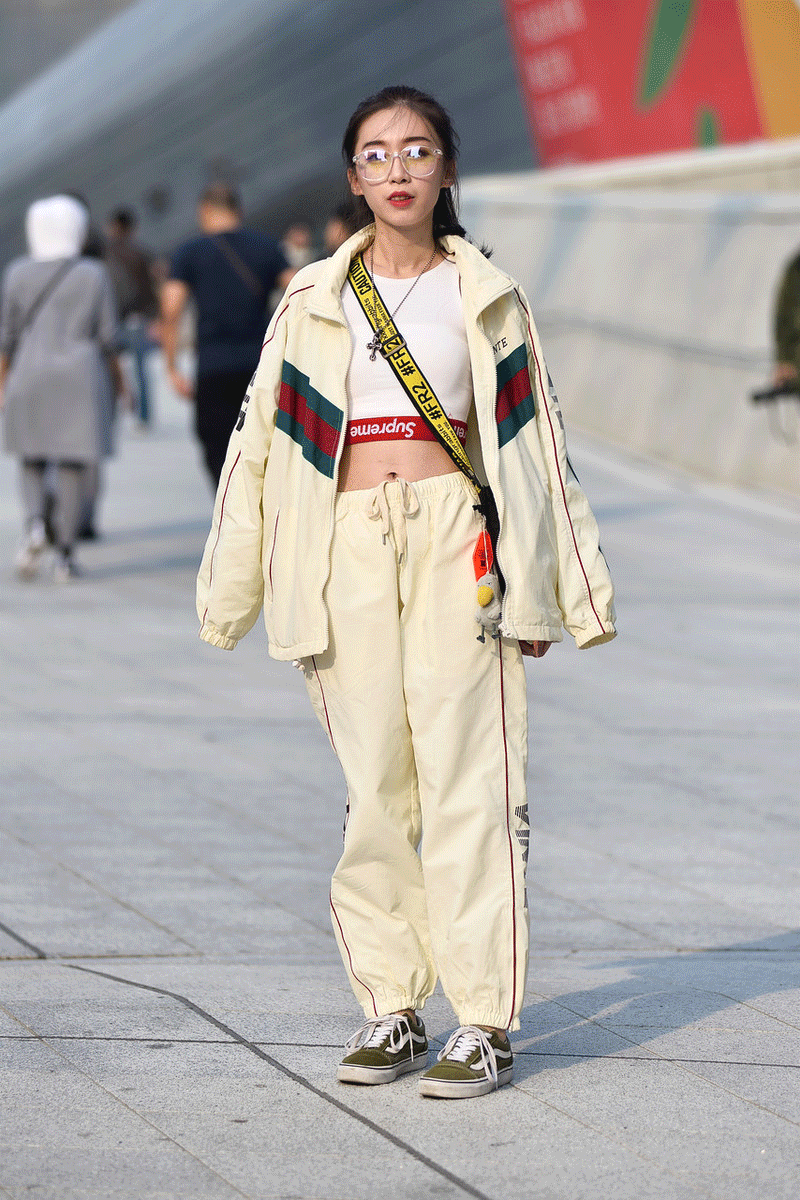 休闲运动套装的超a搭配照样好看还显瘦简约穿搭也能hold全场