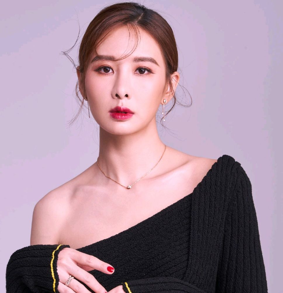 性感女神安心亚想谈恋爱,调侃自己怎么连个渣男都遇不到!