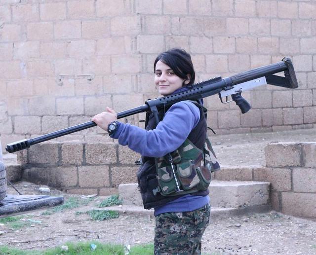 叙利亚美女狙击手图片