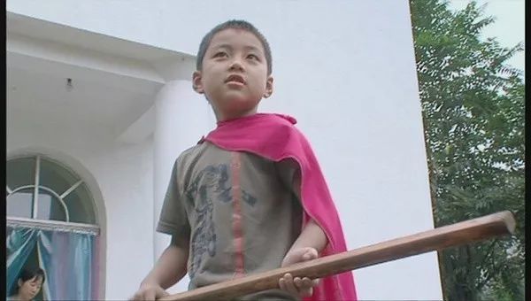 小人国里的池亦洋让老师头疼的孩子王看大李老师如何分分钟搞定