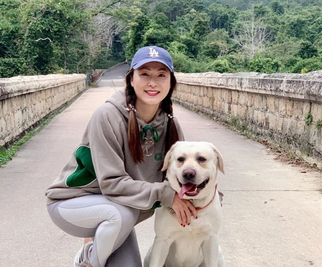 长孙皇后童爱玲晒近照皮肤紧致少女感十足47岁仍想生二胎