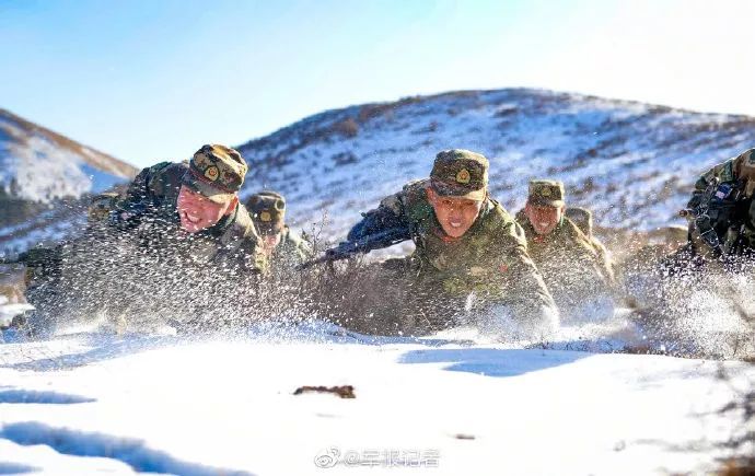 雪地里练兵够劲儿