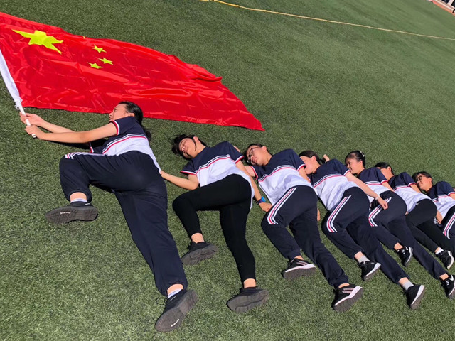 初中课间操,女生自以为很土的3行为,在男生眼