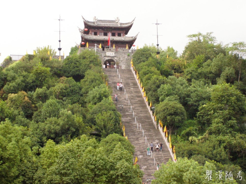 北京有八達嶺杭州附近也有江南長城和天壇距今已有1600年