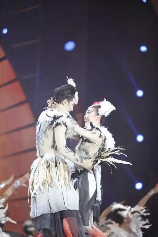 "全能舞者"刘迦张引合作共舞《鄱湖鹤影》白鹤元素扮靓春晚舞台