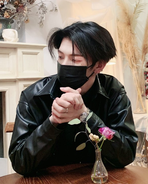 什么叫一张嘴毁了一张脸当七鹤大人摘掉口罩后再也不想叫男神