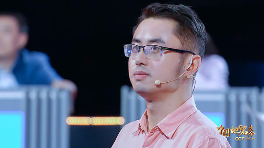 新青年·上封面丨诗和远方完美统一 成都才子王悦笛笑傲《中国地名