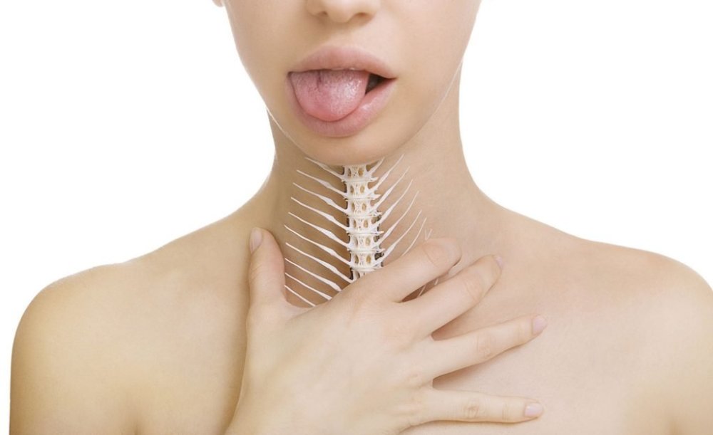 鱼刺卡入食道有三关,第一关在舌根和会厌交界处的"舌会厌谷";第二关是