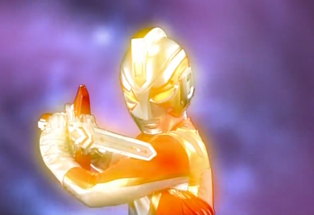 有些人表面上是《爱情公寓》里的菜鸟律师,但背地里却是个奥特曼|张伟