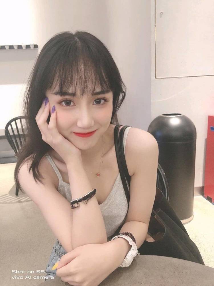 例如在抖音坐拥540w粉丝的博主媛媛酱,就曾分享过详细的vivo s5自拍