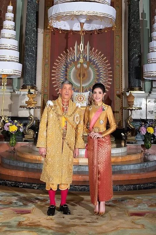 全世界最难的职业,可能就是泰国王后了