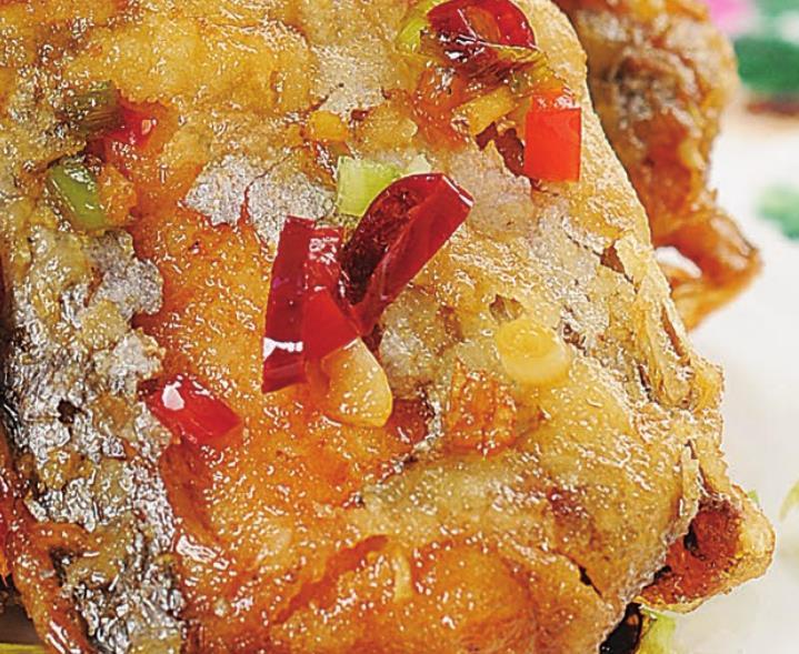 过年这样炸鱼,不用加面粉,椒香入味,鲜香酥脆,放凉也不腥