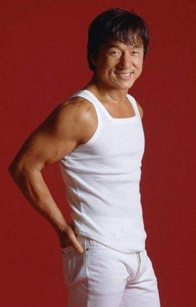 成龙晒与李宁35年前合影大秀健壮身材回忆满满