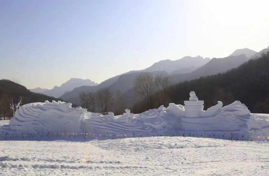 太原玉泉山冰雪节图片