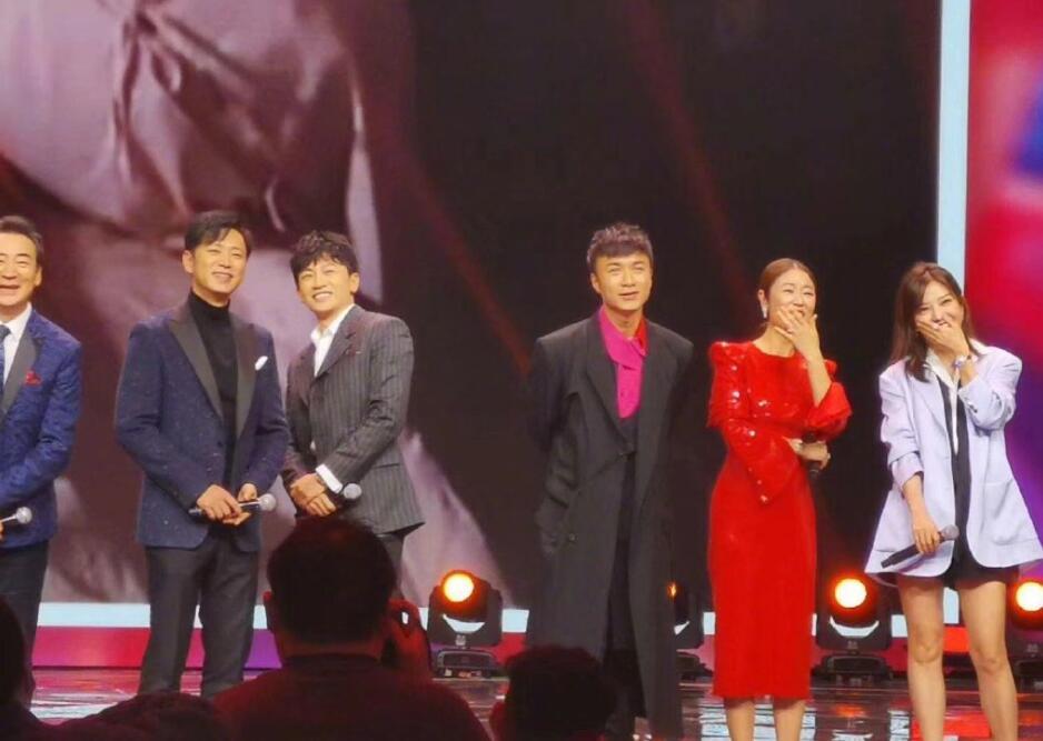 《情深深雨蒙蒙》剧组合体!赵薇林心如苏有朋古巨基20年首同框