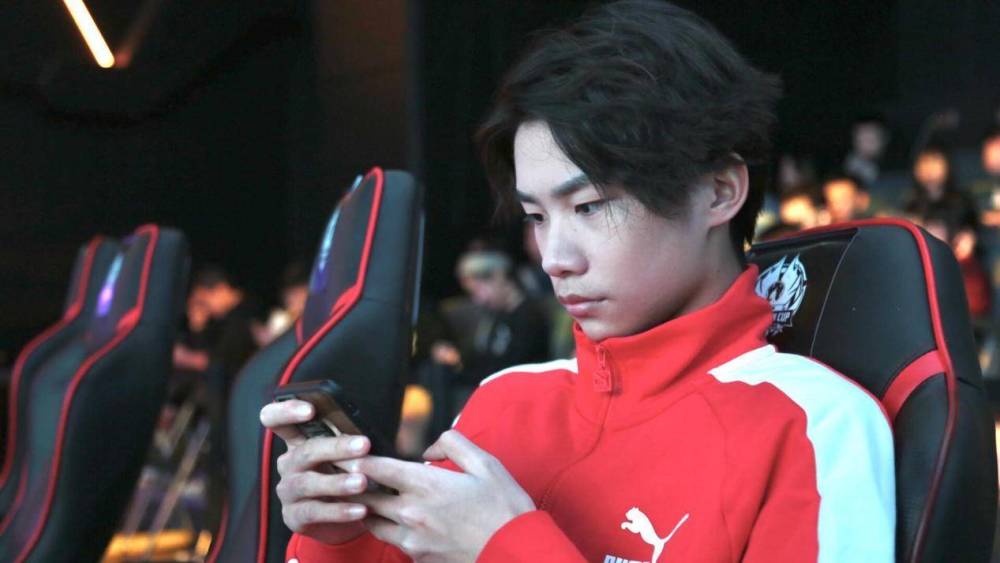 ag蓝柚巅峰赛成绩亮眼,久诚转会期走向成谜,最贵选手?