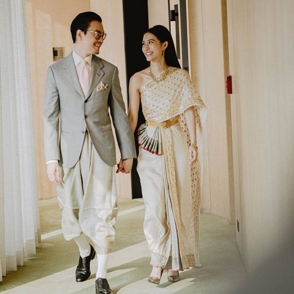 婚礼除了见证新人的幸福时刻,还有一个非常重要的项目——抢捧花.