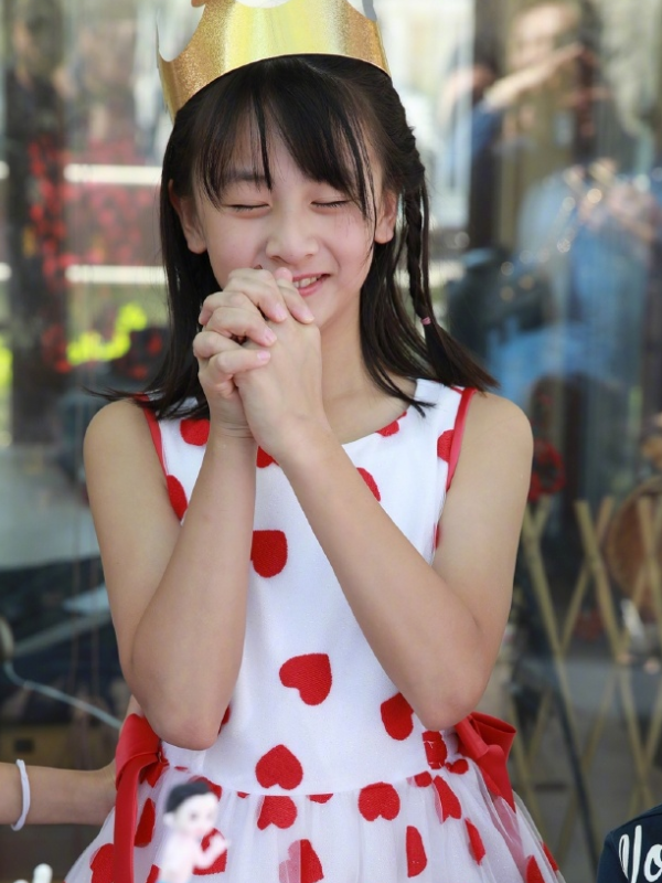 田亮女儿"脱缰式长大",11岁身高接近1米7,五官美成了小女神_腾讯新闻