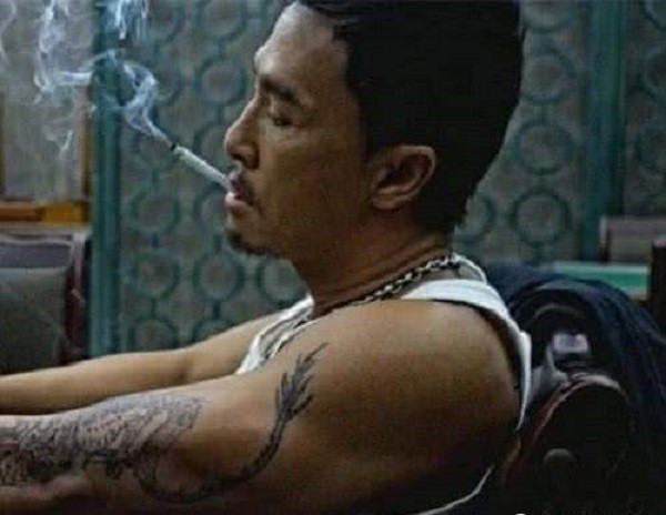 陈小春只要出演关于有黑社会题材的电影,那么他身上就缺少不了纹身