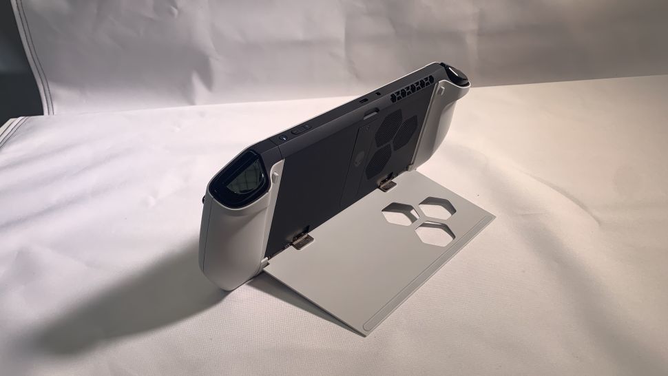 外星人concept ufo权威评测:尺寸稍大 但能用掌机玩pc游戏_腾讯新闻