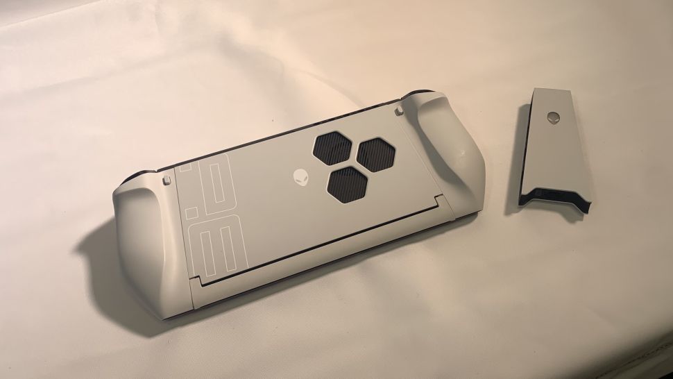 外星人concept ufo权威评测:尺寸稍大 但能用掌机玩pc游戏_腾讯新闻