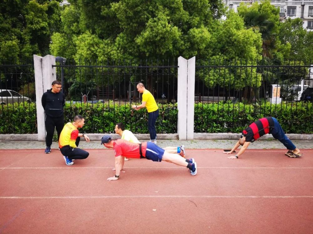 小聂跑法 以腰腹部发力走路来体会以重心意识跑步 腾讯新闻