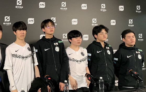 ig下路二人组太稳采访中说出制胜秘诀抱好队内大腿就行