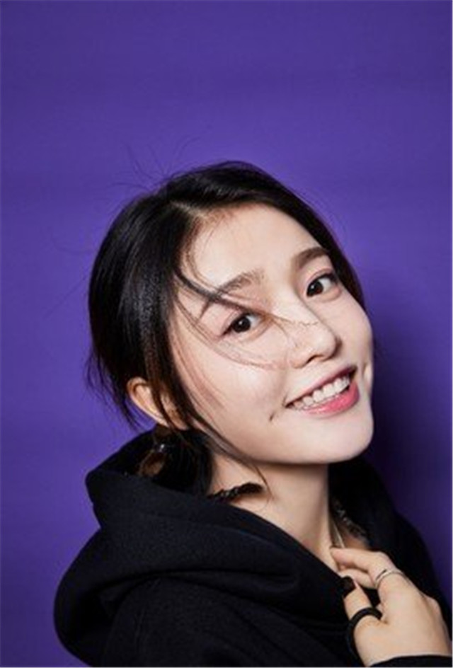 脸上这3处有窝的女生,属于难得的"桃花脸",同时中2个的很幸运