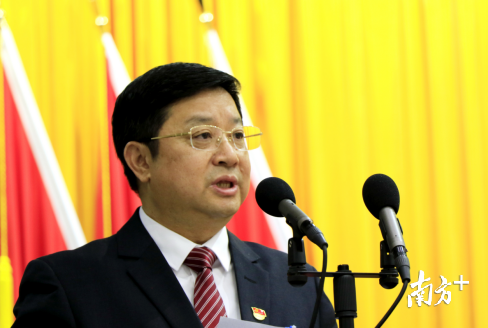 唐庆卫全票当选为连州市长