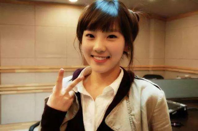 她是天生歌姬为舞台而生,小鬼队长到女帝霸主一路华丽蜕变