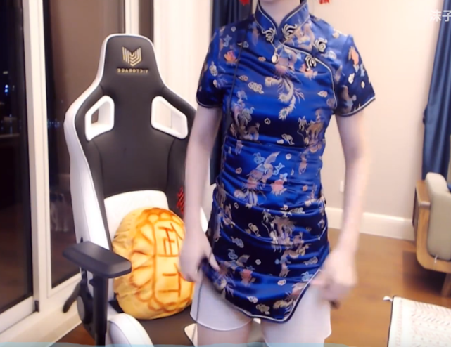 沫子cos春丽美到不敢认,但当她站起来那一刻,观众的梦破碎了