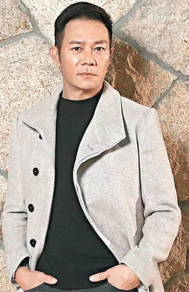 所以有了这个惨痛的经验之后,张兆辉决定自此金盆洗手转战买"砖头"