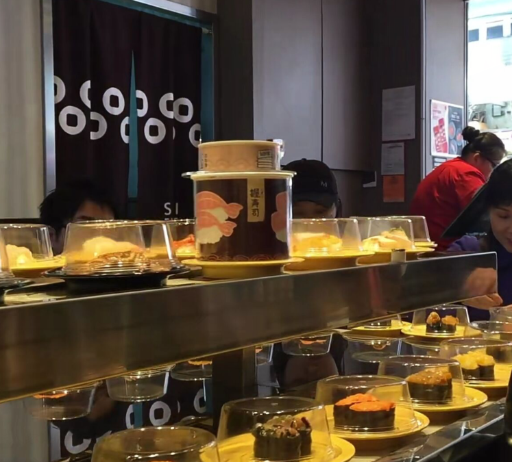 香港最便宜寿司店 一碟寿司只要八元 规定半小时内吃完走人 腾讯新闻