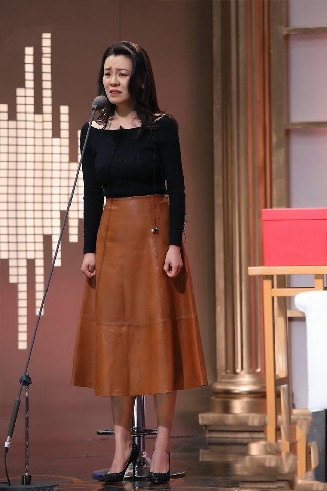 刘琳黑衣皮裙穿出知性感大玩熟女时尚魅力难挡