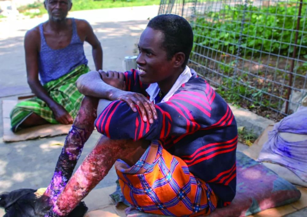 中国最牛夫妻从亿万富豪到被悬赏通缉白岩松却对他们赞不绝口