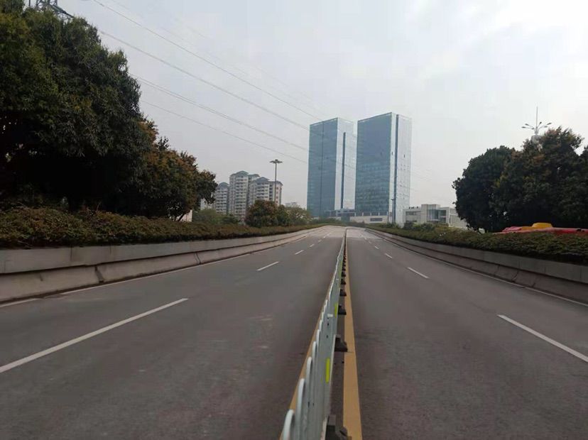 广州市荔湾区花地大道龙溪立交经过6个多月的紧张封闭抢险施工,将定于