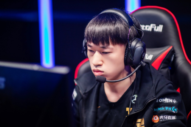 rng小虎韩服被嘲讽国籍,公屏打字霸气回怼,网友看了纷纷点赞