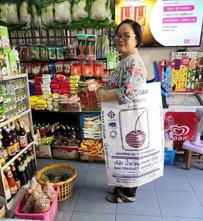 蛇(大)皮(麻)袋 就是你最好的选择 蛇皮袋还有各种颜色和花纹 比如装