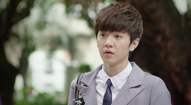 《秘果》男一号段柏文的陈哲远,则成为新版小鱼儿的扮演者
