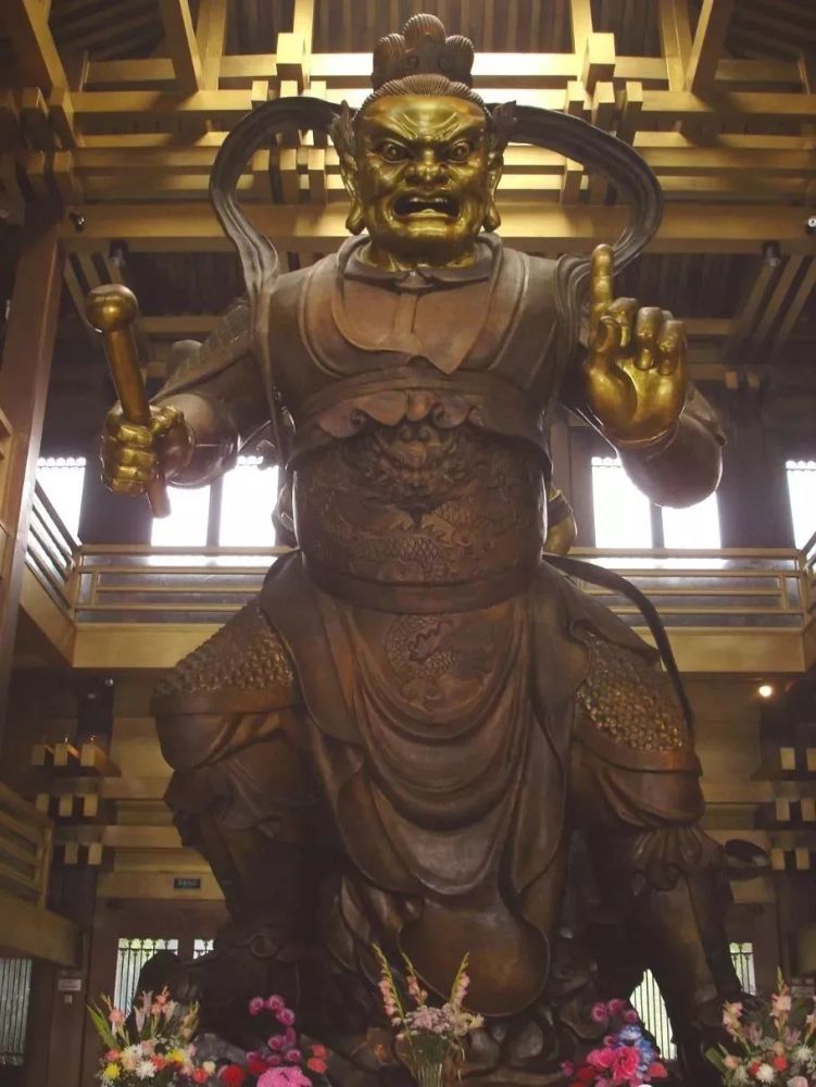 佛教在印度时,就有在厨房绘制监斋菩萨的传统,在佛说经典和义净三藏的